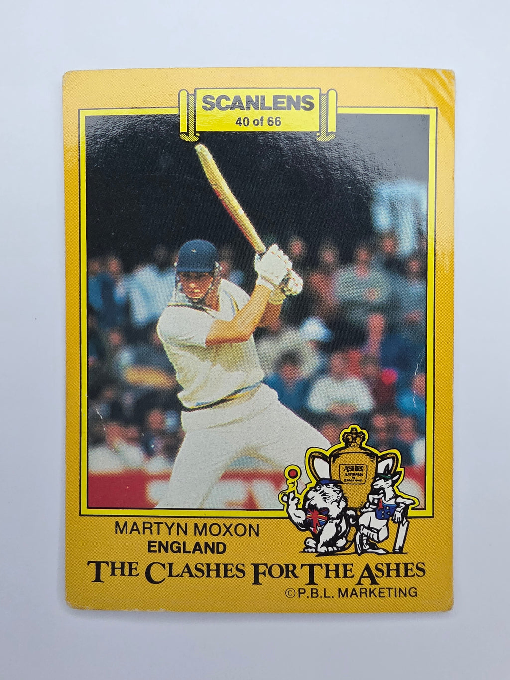 Scanlens 1986 The Clashes for the Ashes cricket trading card featuring Martyn Moxon batting for England.