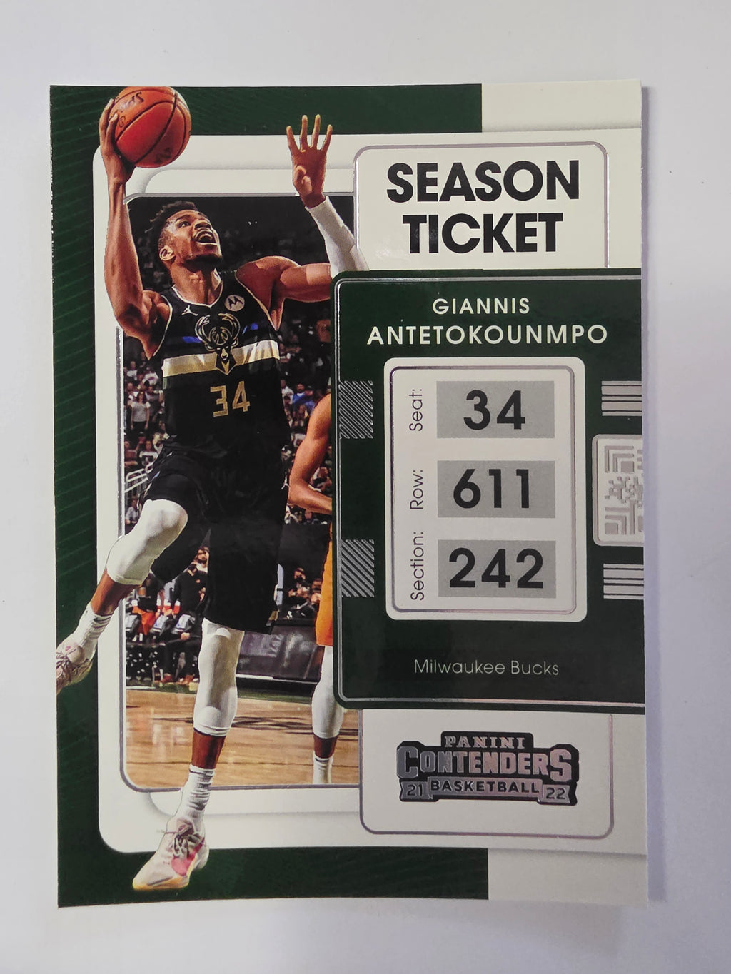 2021-22 Panini Contenders | Season Ticket | #73 | Giannis Antetokounmpo | Milwaukee Bucks
