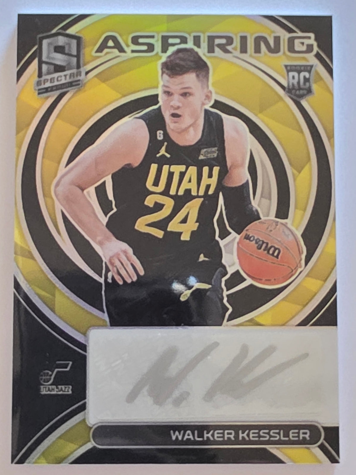 2022-23 Panini Spectra | Aspiring Autographs Prizm Gold /10 | #AA-WKK | Walker Kessler | Utah Jazz